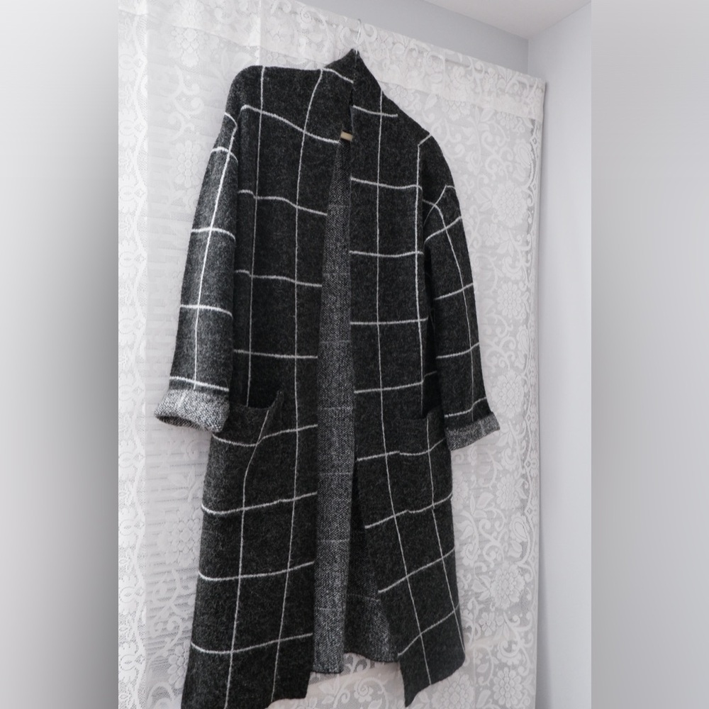 Women's Black and White Checkered Cardigan